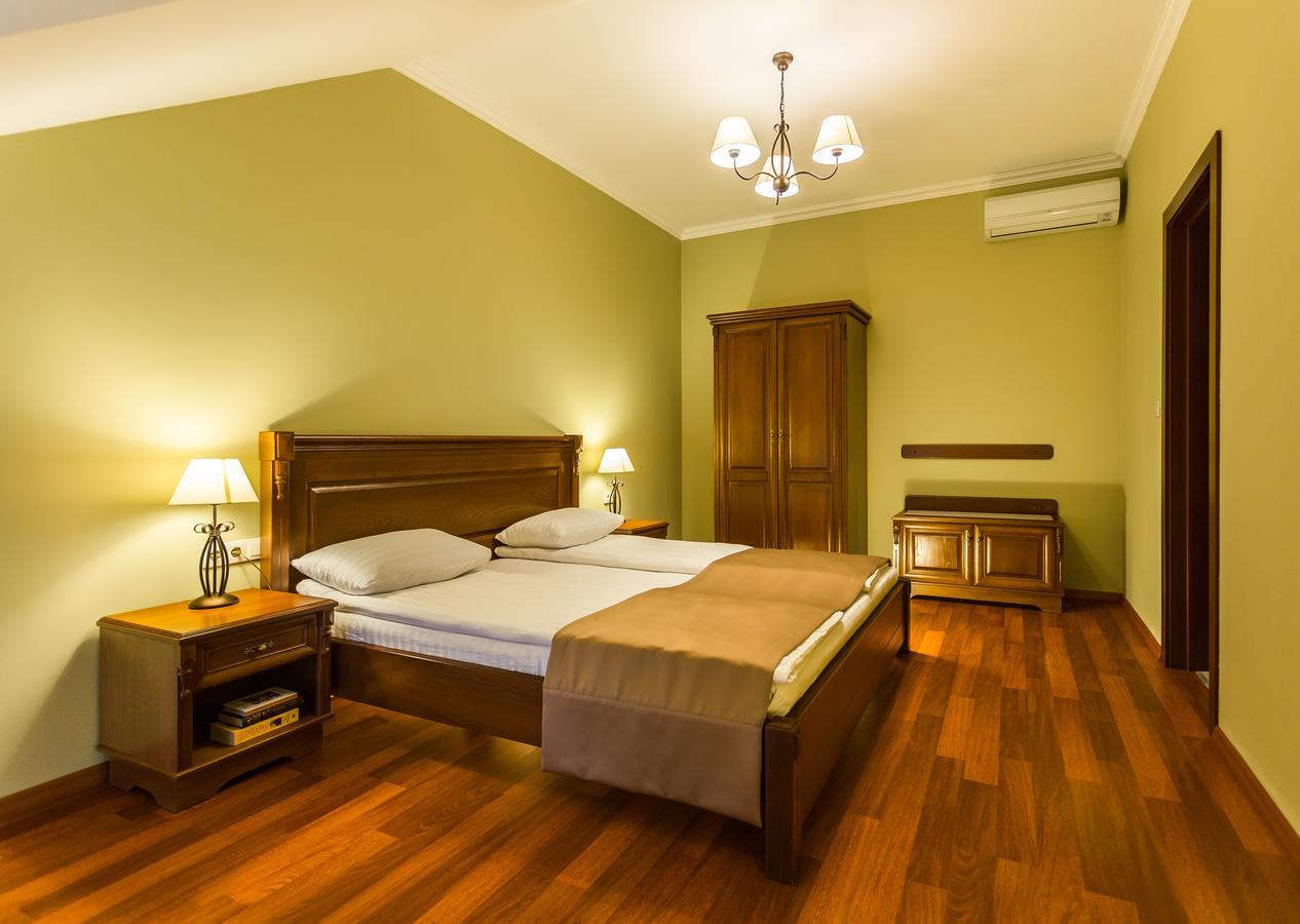 Apartament Hotel By Derenivska Kupil Nyzhne Solotvyno Dış mekan fotoğraf