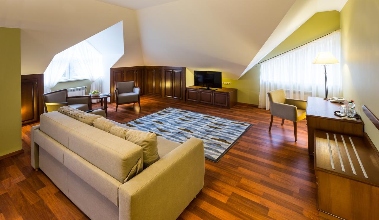 Apartament Hotel By Derenivska Kupil Nyzhne Solotvyno Dış mekan fotoğraf