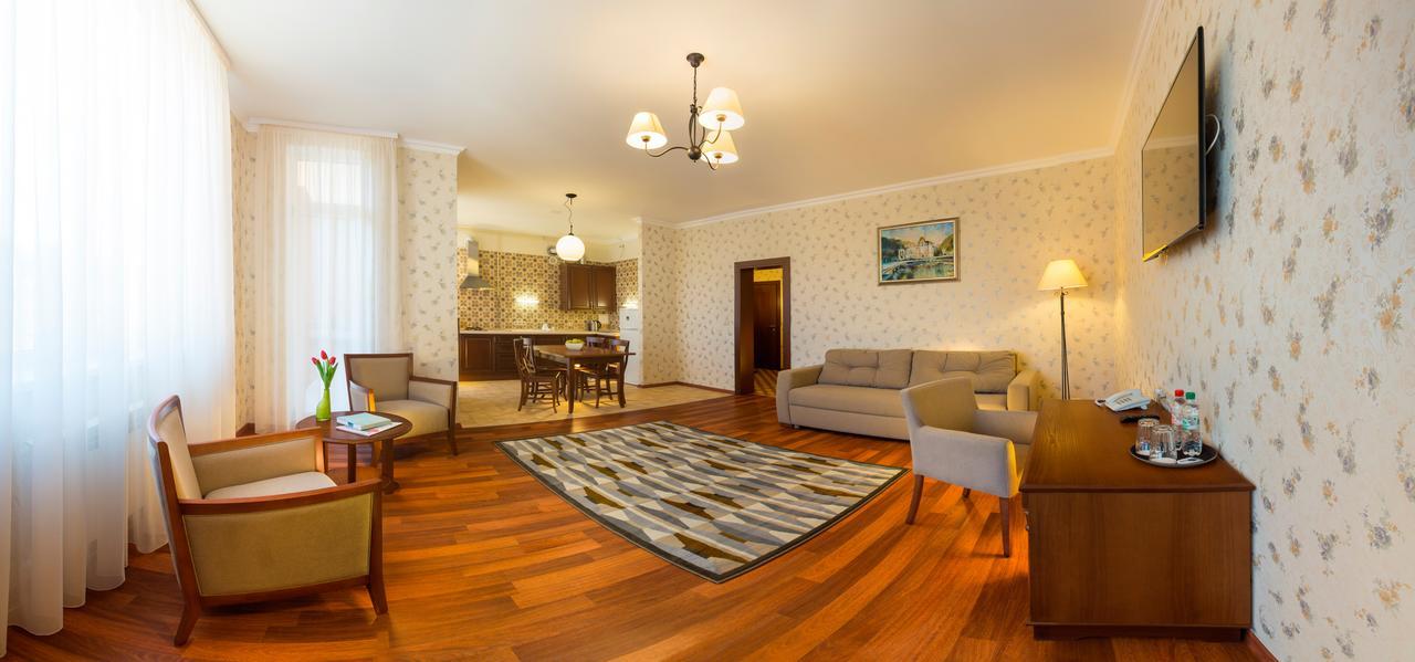 Apartament Hotel By Derenivska Kupil Nyzhne Solotvyno Dış mekan fotoğraf