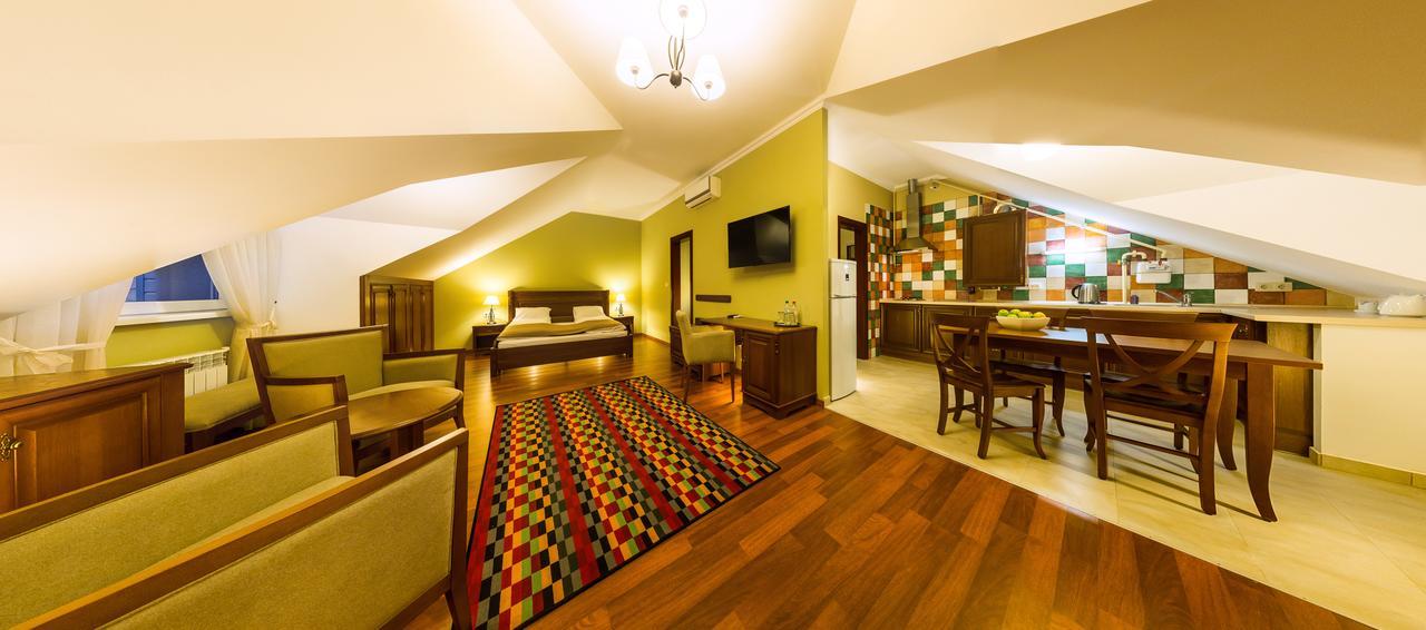 Apartament Hotel By Derenivska Kupil Nyzhne Solotvyno Dış mekan fotoğraf