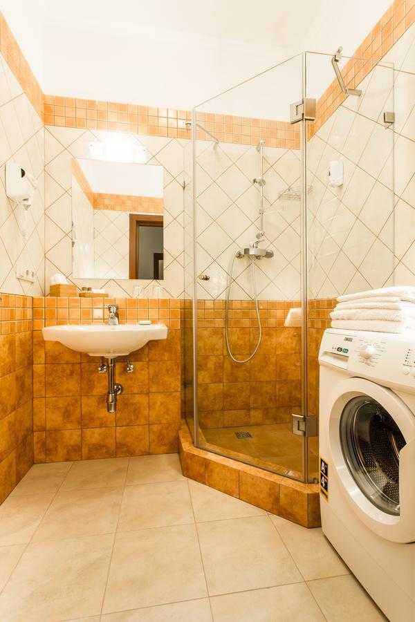 Apartament Hotel By Derenivska Kupil Nyzhne Solotvyno Dış mekan fotoğraf