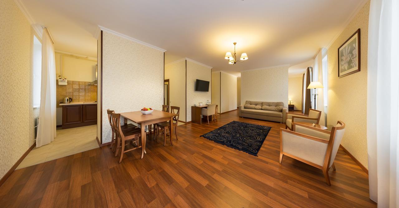Apartament Hotel By Derenivska Kupil Nyzhne Solotvyno Oda fotoğraf