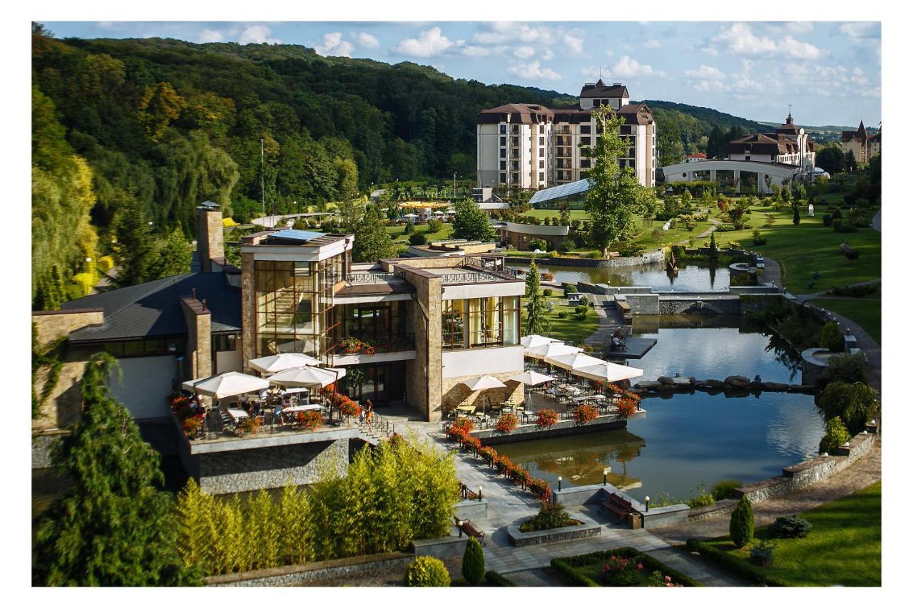 Apartament Hotel By Derenivska Kupil Nyzhne Solotvyno Dış mekan fotoğraf
